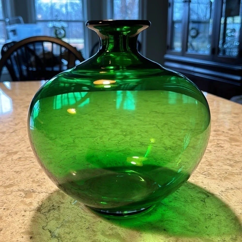 EMERALD GREEN~EMPOLI STYLE~HANDBLOWN GLASS VASE~BEAUTIFUL PIECE~PRE-OWNED  ~UTC